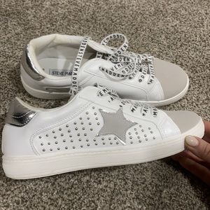Steve Madden sneaker